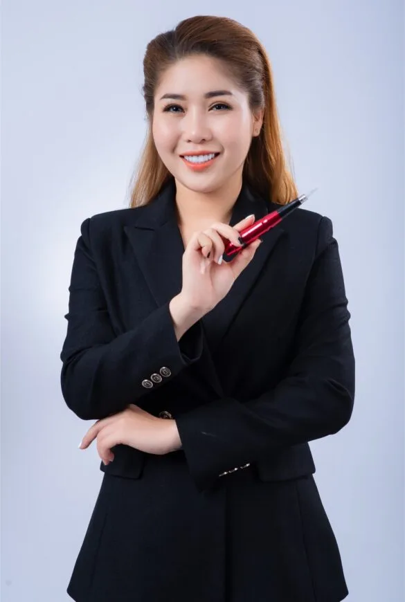 ảnh nữ phun xăm