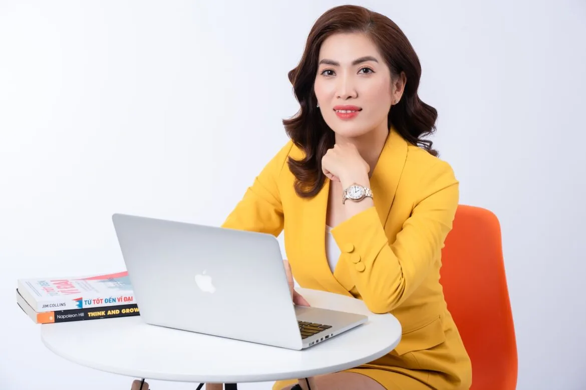 ảnh nữ làm việc