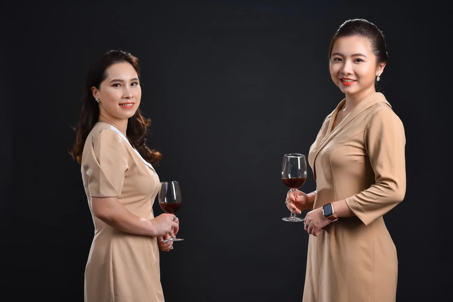 Studio chụp ảnh nghệ thuật đẹp & chất tại Tp.HCM - HT Media Group 8 Doanh nhan nu 15 min