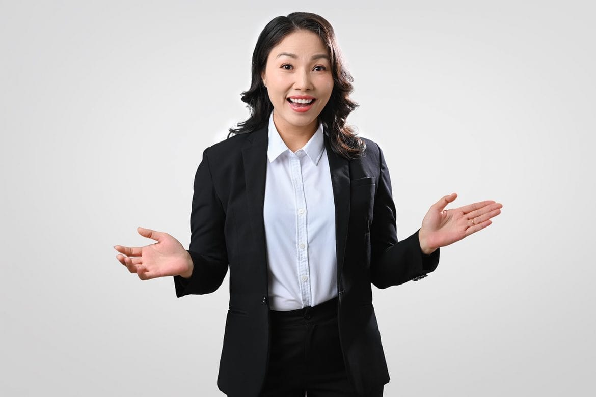 Anh goc (30)-min Ảnh profile nhân viên đang thuyết trình dự án