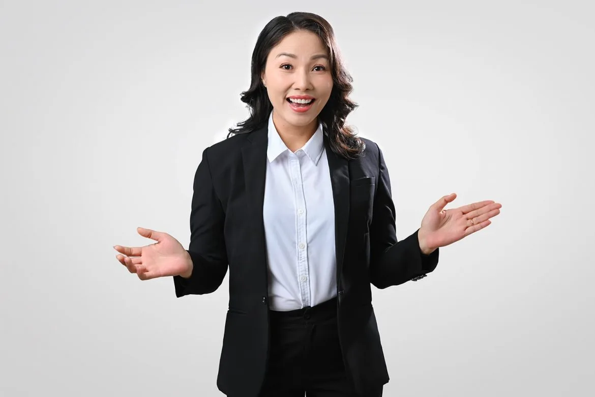 Ảnh profile nhân viên đang thuyết trình dự án