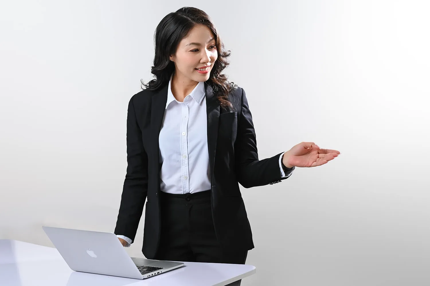 Studio chuyên chụp ảnh profile cá nhân đẹp tại Tp.HCM - HT Media 16 Anh goc 82 min
