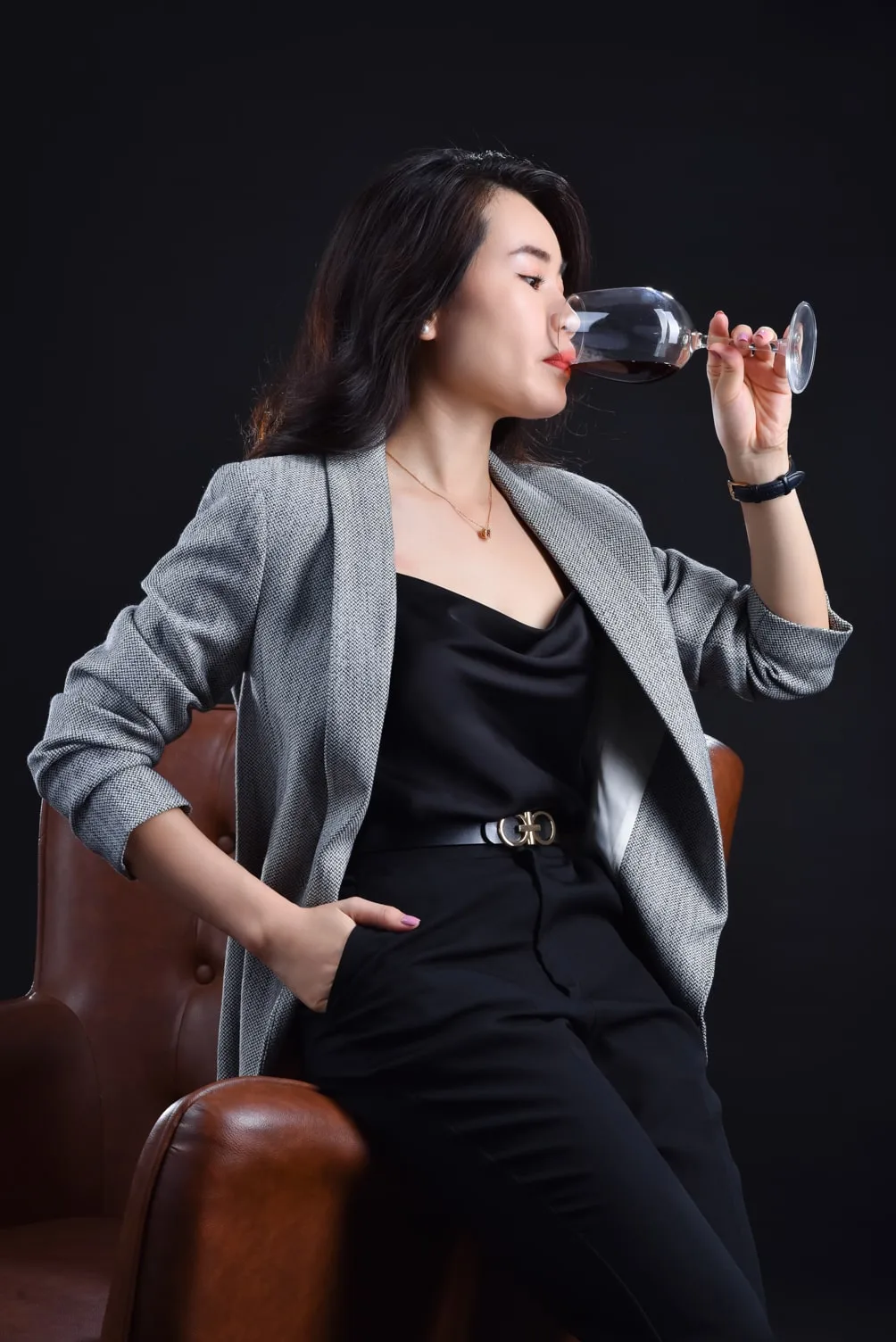Cách tạo dáng chụp ảnh doanh nhân nữ đẹp nhất - HT Media 106 chụp ảnh doanh nhân nữ