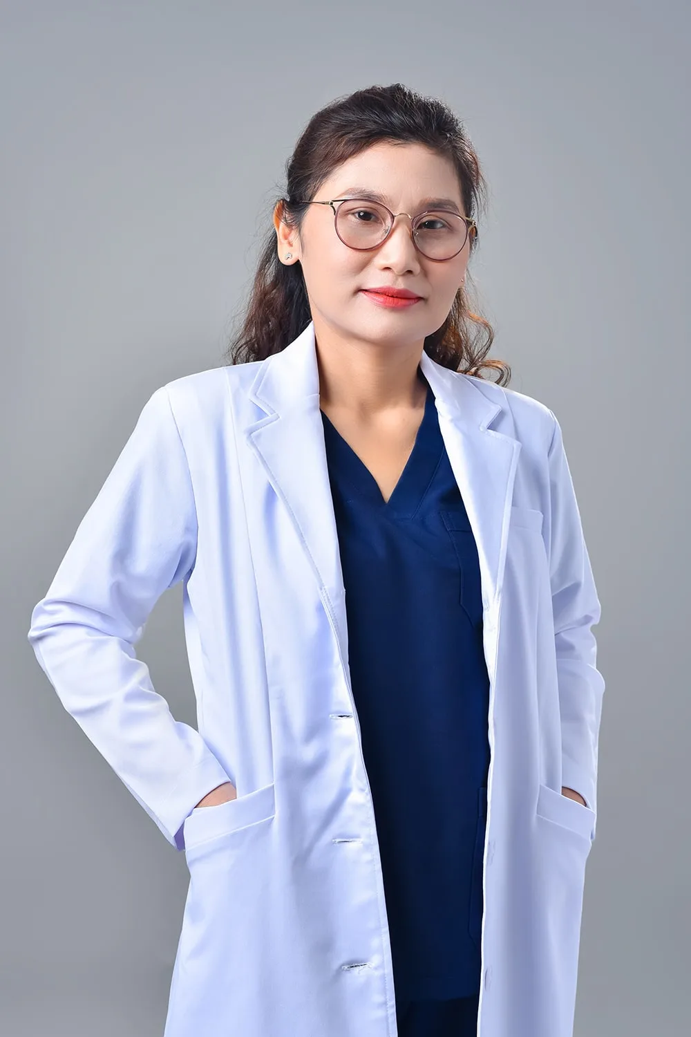 Anh bac si nu 1 min