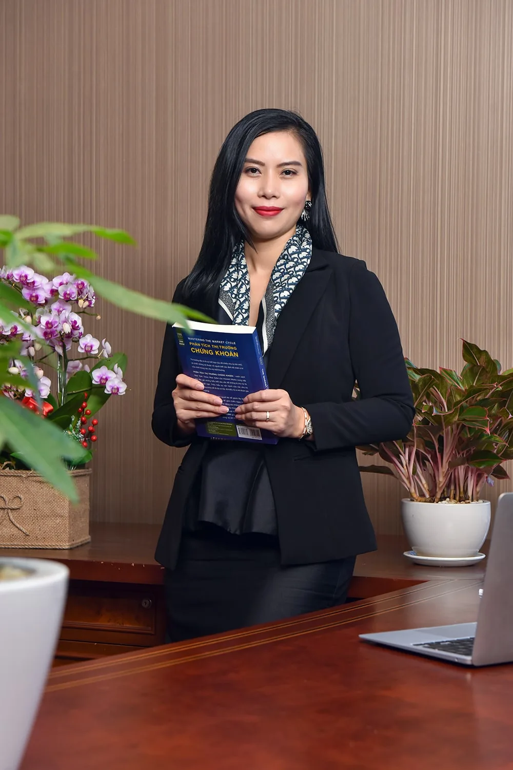 Anh cong ty 1 min