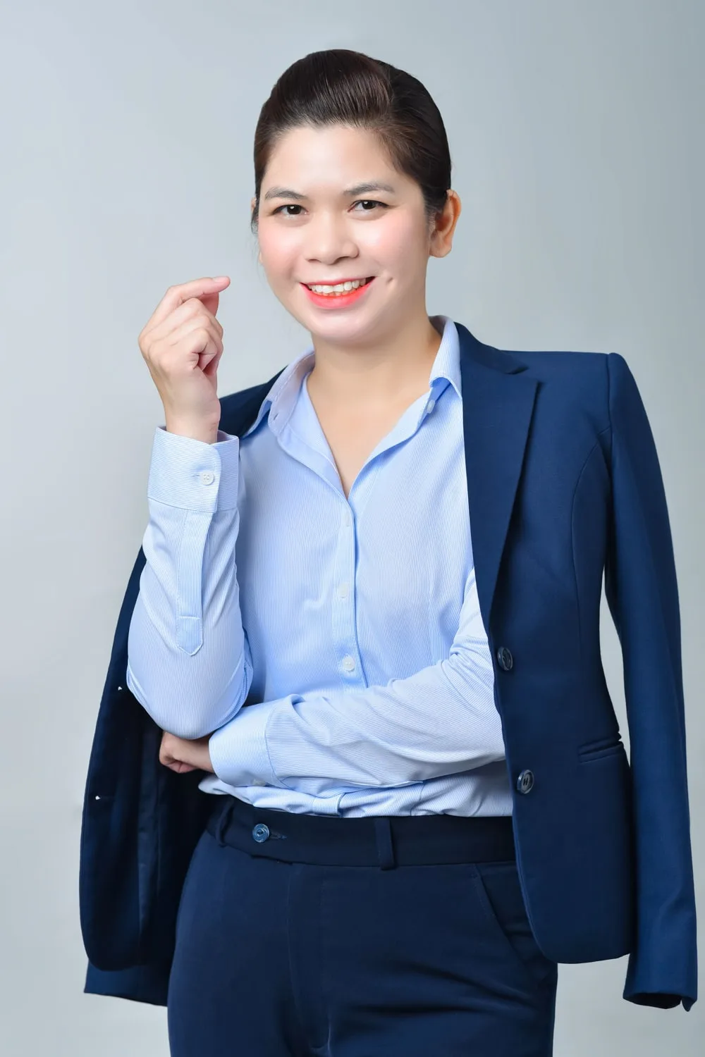 Gợi ý #15 dáng chụp ảnh cho nữ trong studio siêu đẹp - HT Media 15 Anh cty 14 min