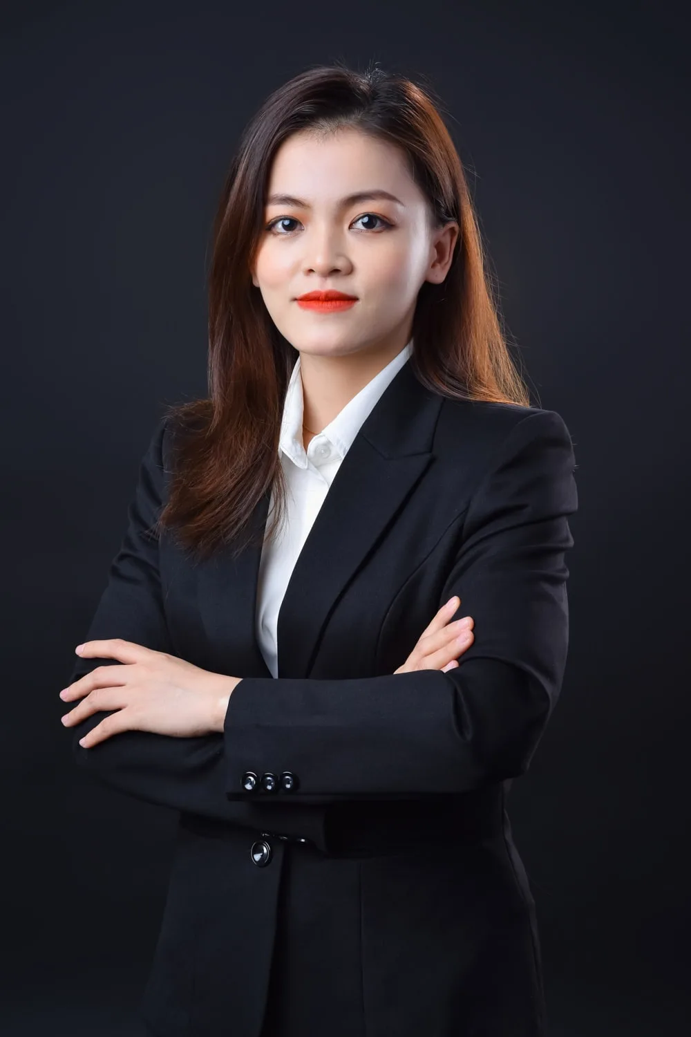4 Tip chụp ảnh profile chuyên nghiệp – HT Media Group 3 Nhan vien Luat 7 min