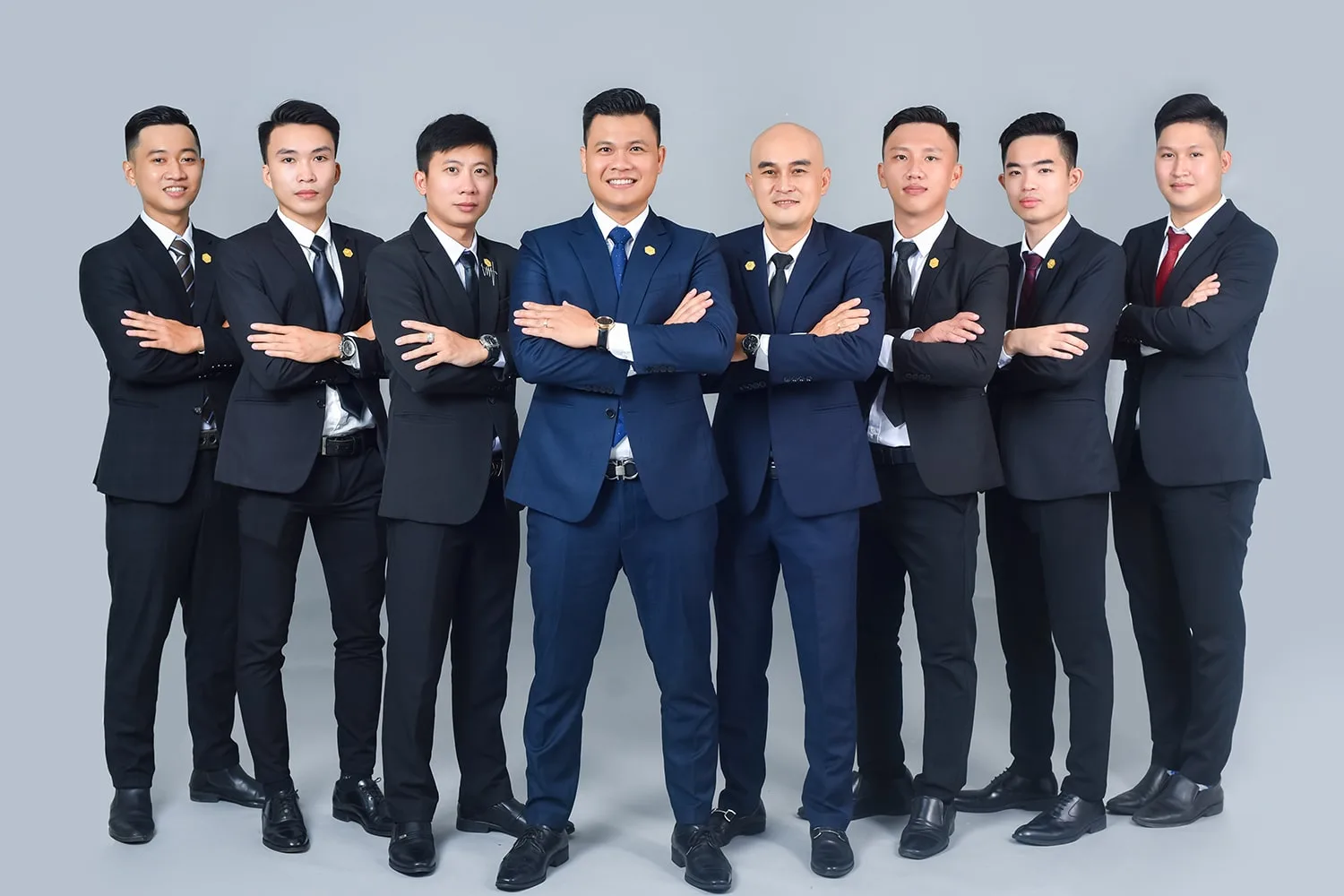 Concept chụp ảnh tập thể công ty đẹp, chuyên nghiệp - HT Media 141 anh profile cong ty min