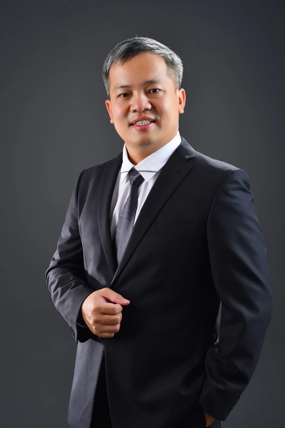 Studio chụp ảnh chân dung lãnh đạo chuyên nghiệp tại HCM 2 Ảnh giám đốc nam đẹp