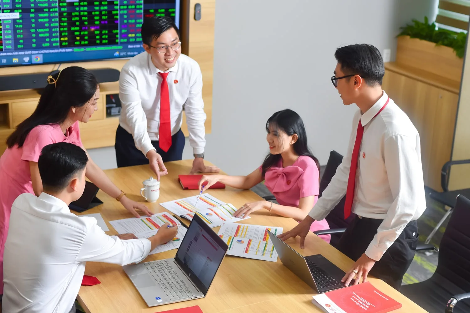 Ảnh chụp cuộc họp ở công ty