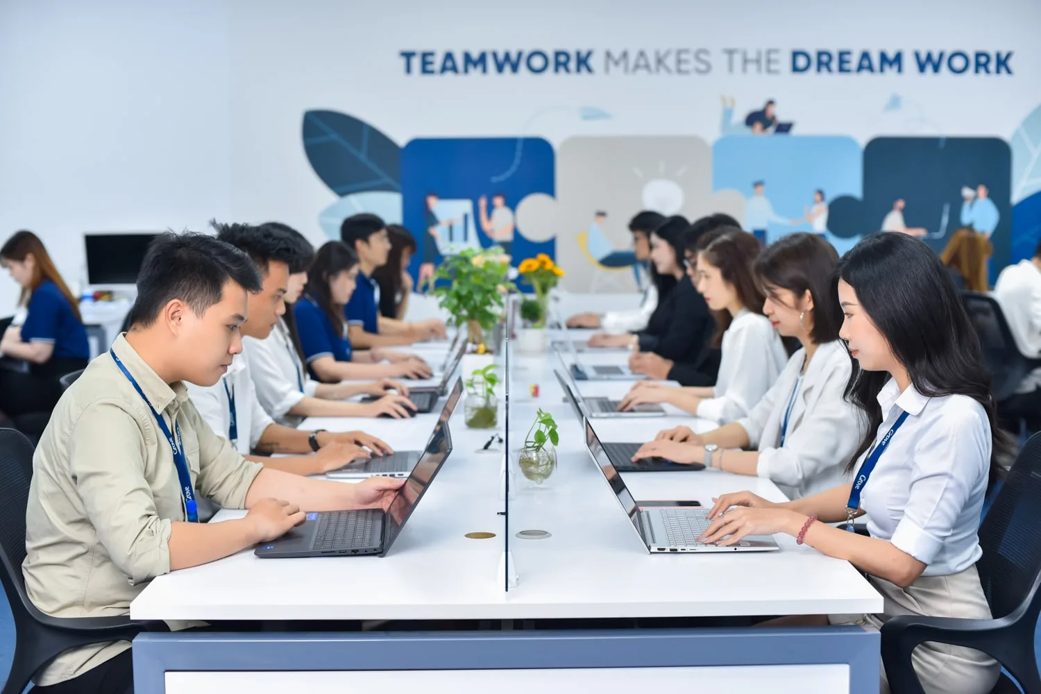 Ảnh chụp nhân viên đang làm việc