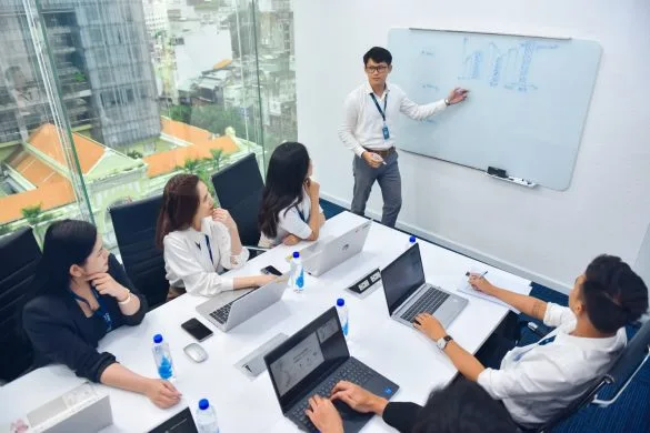 Ảnh chụp nhân viên họp nhóm