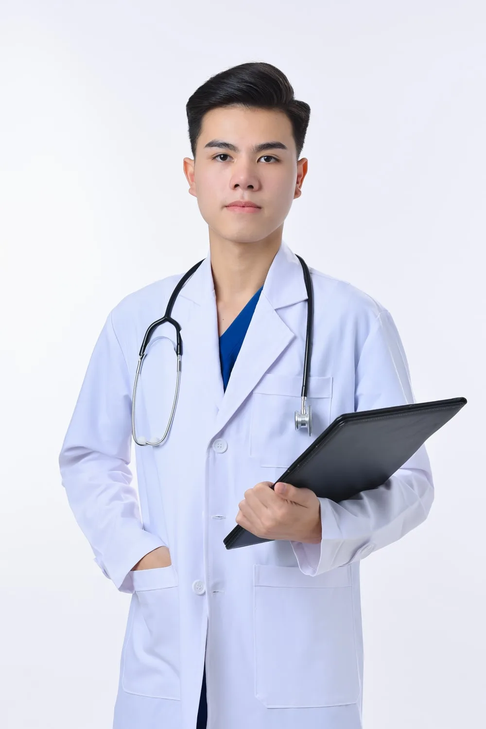 Anh bac si nam 1 min