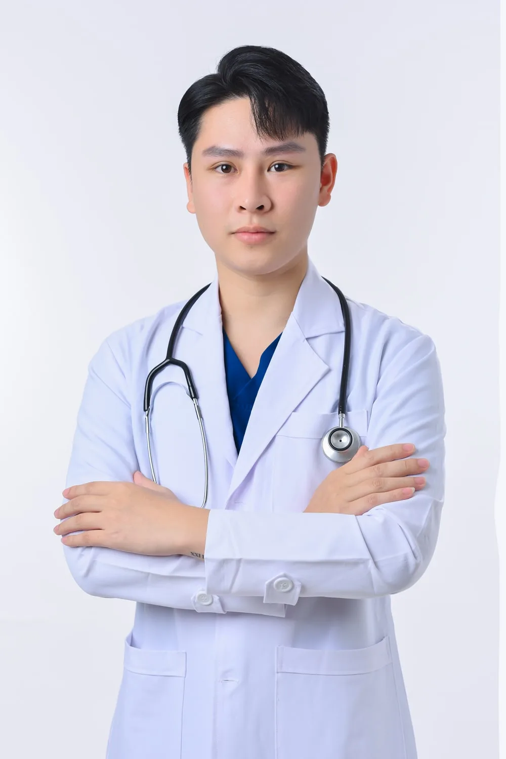 Anh bac si nam 2 min