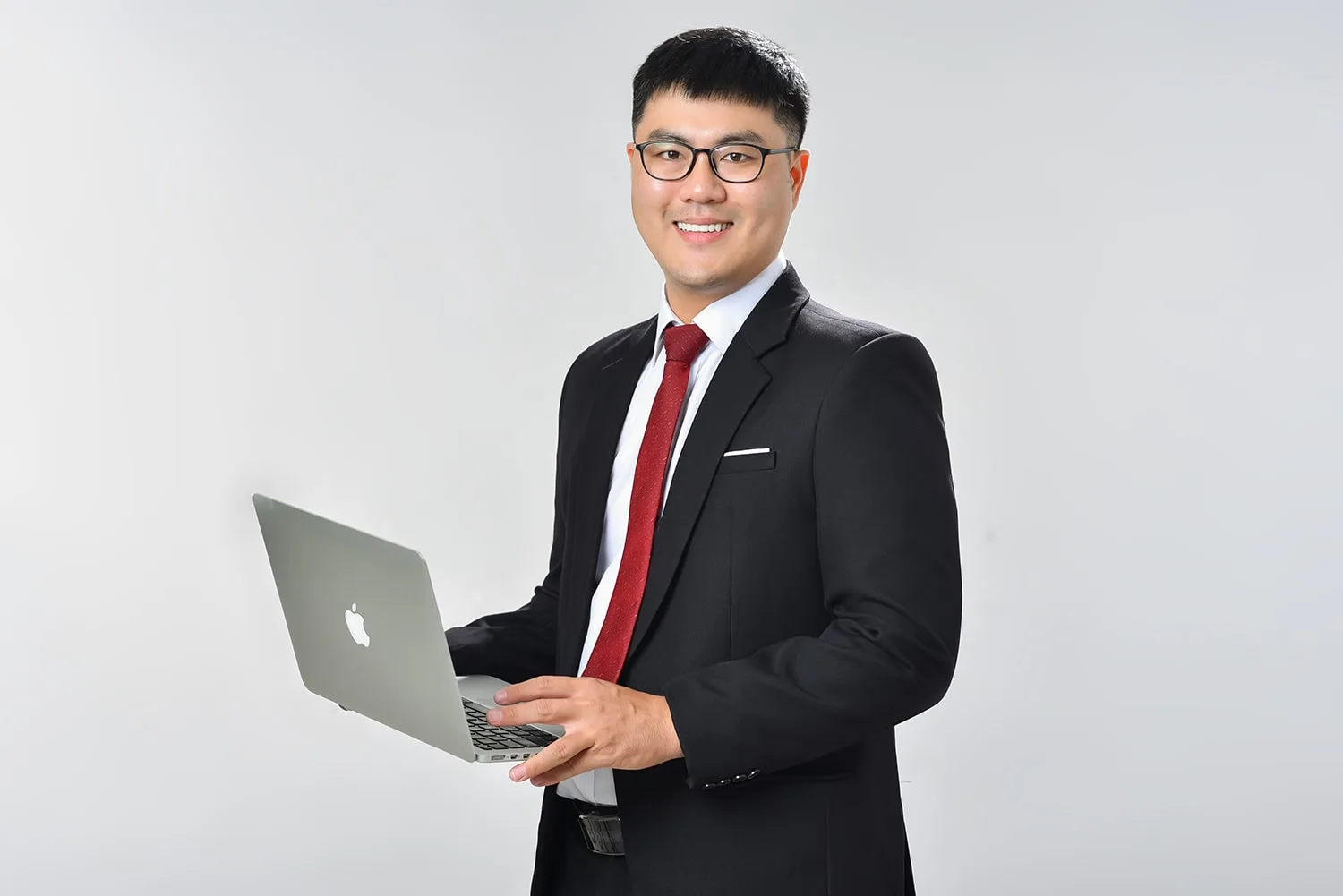 Studio chuyên chụp ảnh profile cá nhân đẹp tại Tp.HCM - HT Media 11 Ảnh doanh nhân nam Hàn Quốc
