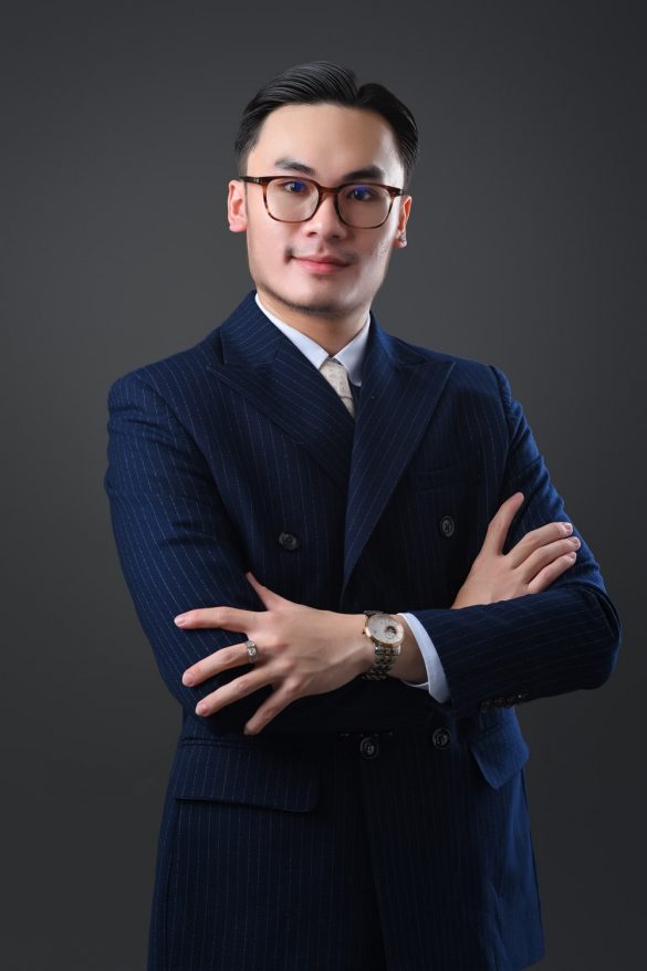 Anh doanh nhan nam 10 min