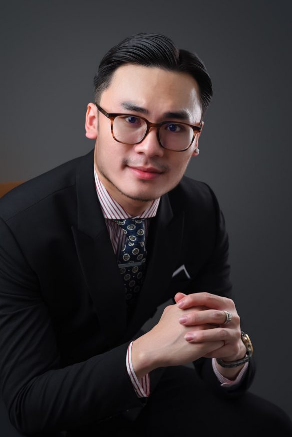 Anh doanh nhan nam 15 min
