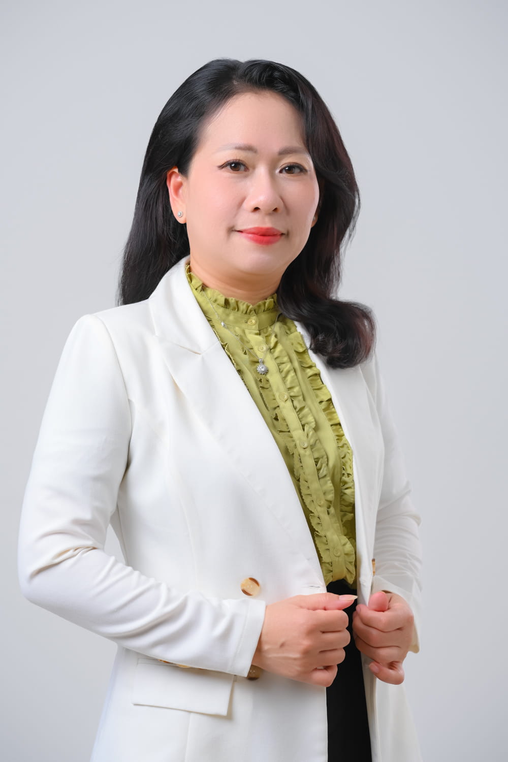 Chụp profile cho nhân viên văn phòng: Bí quyết để nữ công sở trông chuyên nghiệp và tự tin 4 Anh profile nu 3